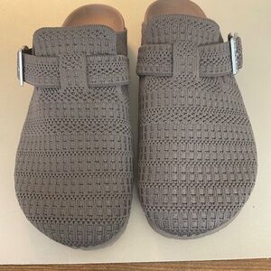 Skechers Relaxed Fit Arch Fit Granola Brown Slip on Mules - Size 8